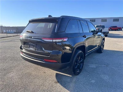 2023 Jeep Grand Cherokee Laredo 4x4