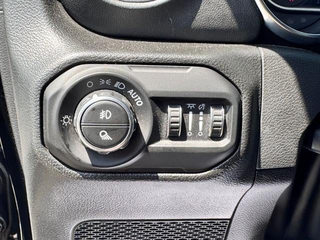 2022 Jeep Gladiator Overland 4x4 Crew Cab 5 ft. box