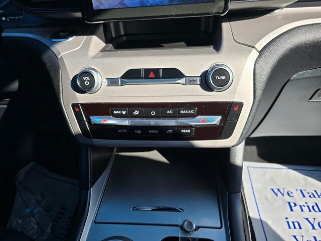 2024 Ford Explorer XLT 4x2