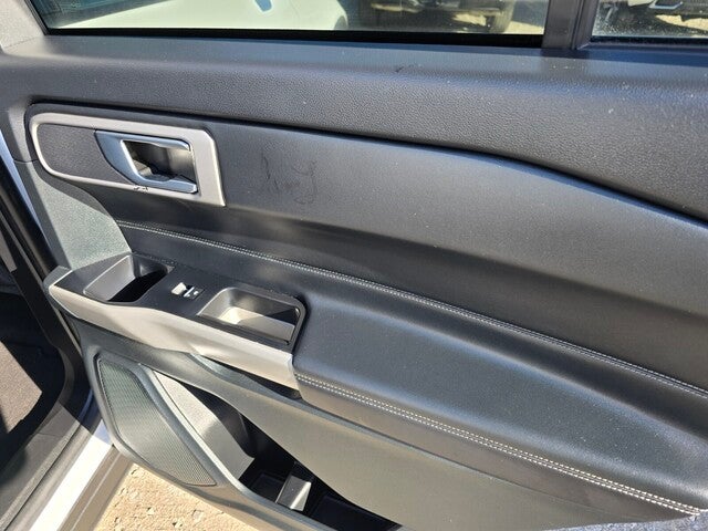 2024 Ford Explorer XLT 4x2