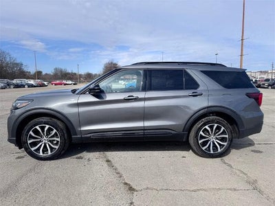 2025 Ford Explorer ST-Line 4x4