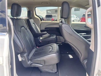 2020 Chrysler Pacifica Touring L Front-wheel Drive Passenger Van