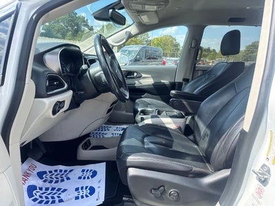 2020 Chrysler Pacifica Touring L Front-wheel Drive Passenger Van
