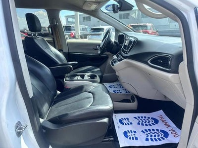 2020 Chrysler Pacifica Touring L Front-wheel Drive Passenger Van