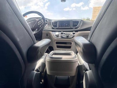 2020 Chrysler Pacifica Touring L Front-wheel Drive Passenger Van