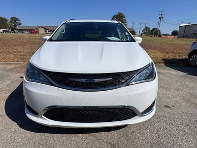 2020 Chrysler Pacifica Touring L Front-wheel Drive Passenger Van
