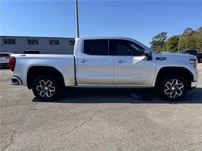 2022 GMC Sierra 1500 SLT 4x4 Crew Cab 5.75 ft. box 147.4 in. WB
