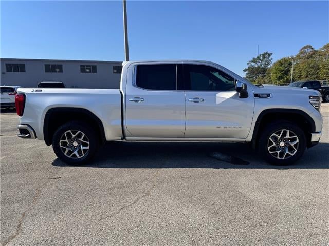 2022 GMC Sierra 1500 SLT 4x4 Crew Cab 5.75 ft. box 147.4 in. WB