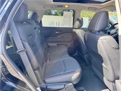 2025 Nissan Pathfinder Platinum Front-Wheel Drive