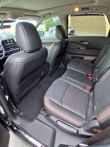 2025 Nissan Pathfinder Platinum Front-Wheel Drive