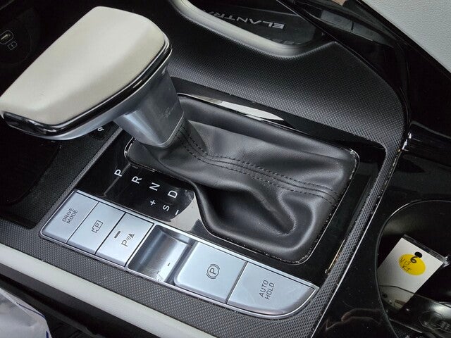 2024 Hyundai Elantra Limited (IVT) Sedan