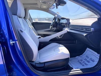 2024 Hyundai Elantra Limited (IVT) Sedan