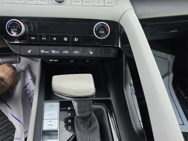 2024 Hyundai Elantra Limited (IVT) Sedan