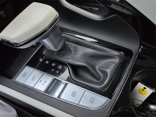 2024 Hyundai Elantra Limited (IVT) Sedan