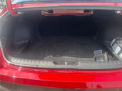 2024 Hyundai Elantra SEL (IVT) Sedan