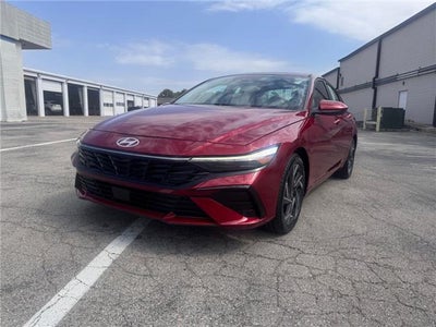2024 Hyundai Elantra SEL (IVT) Sedan