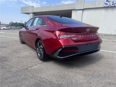 2024 Hyundai Elantra SEL (IVT) Sedan