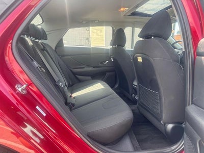 2024 Hyundai Elantra SEL (IVT) Sedan