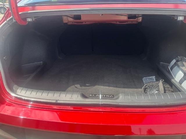 2024 Hyundai Elantra SEL (IVT) Sedan