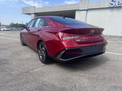 2024 Hyundai Elantra SEL (IVT) Sedan