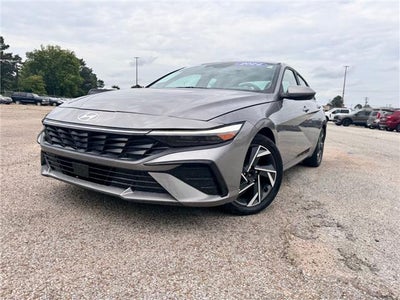 2024 Hyundai Elantra SEL (IVT) Sedan