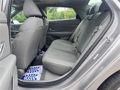 2024 Hyundai Elantra SEL (IVT) Sedan