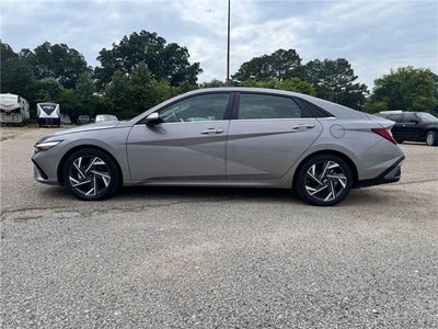 2024 Hyundai Elantra SEL (IVT) Sedan
