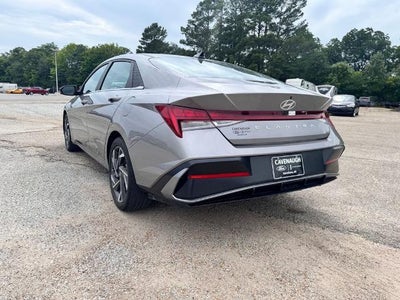 2024 Hyundai Elantra SEL (IVT) Sedan