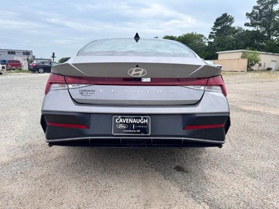 2024 Hyundai Elantra SEL (IVT) Sedan