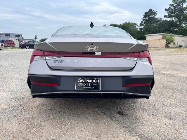 2024 Hyundai Elantra SEL (IVT) Sedan