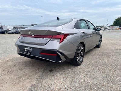 2024 Hyundai Elantra SEL (IVT) Sedan