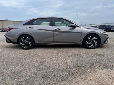 2024 Hyundai Elantra SEL (IVT) Sedan