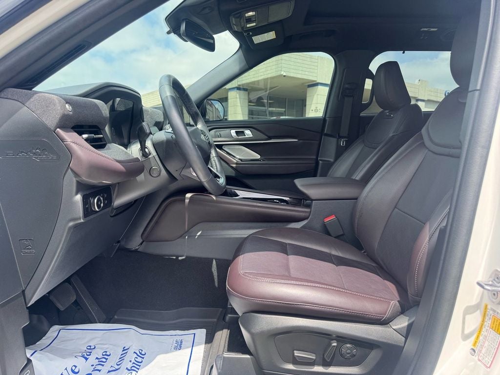 2025 Ford Explorer Platinum
